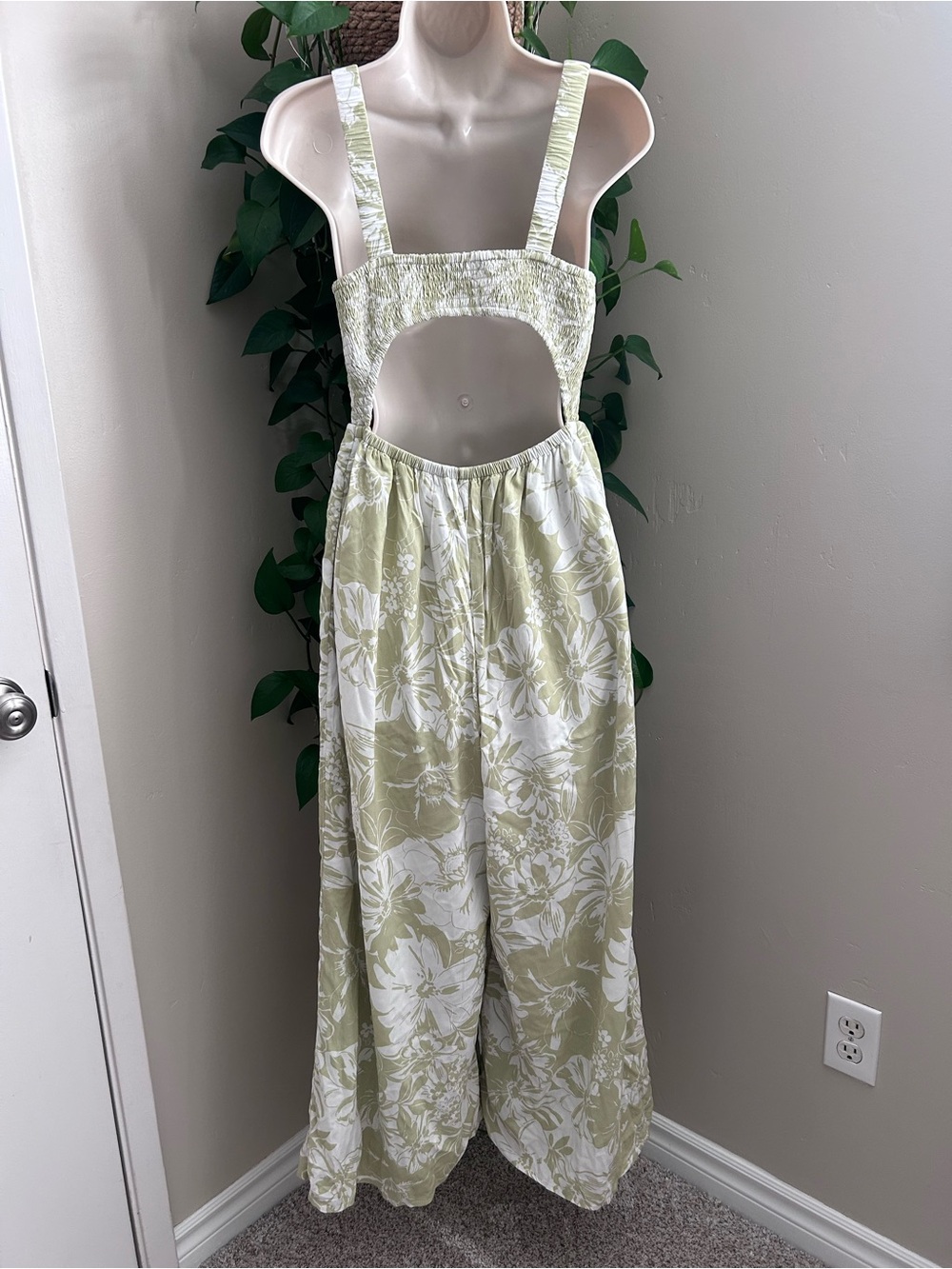 AE Romper - Picture 4 of 7